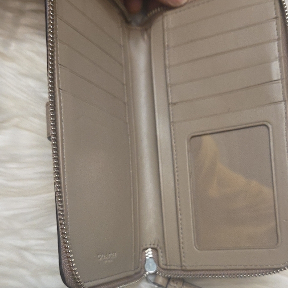Coach Beige Leather Wallet - Picture 2 of 4